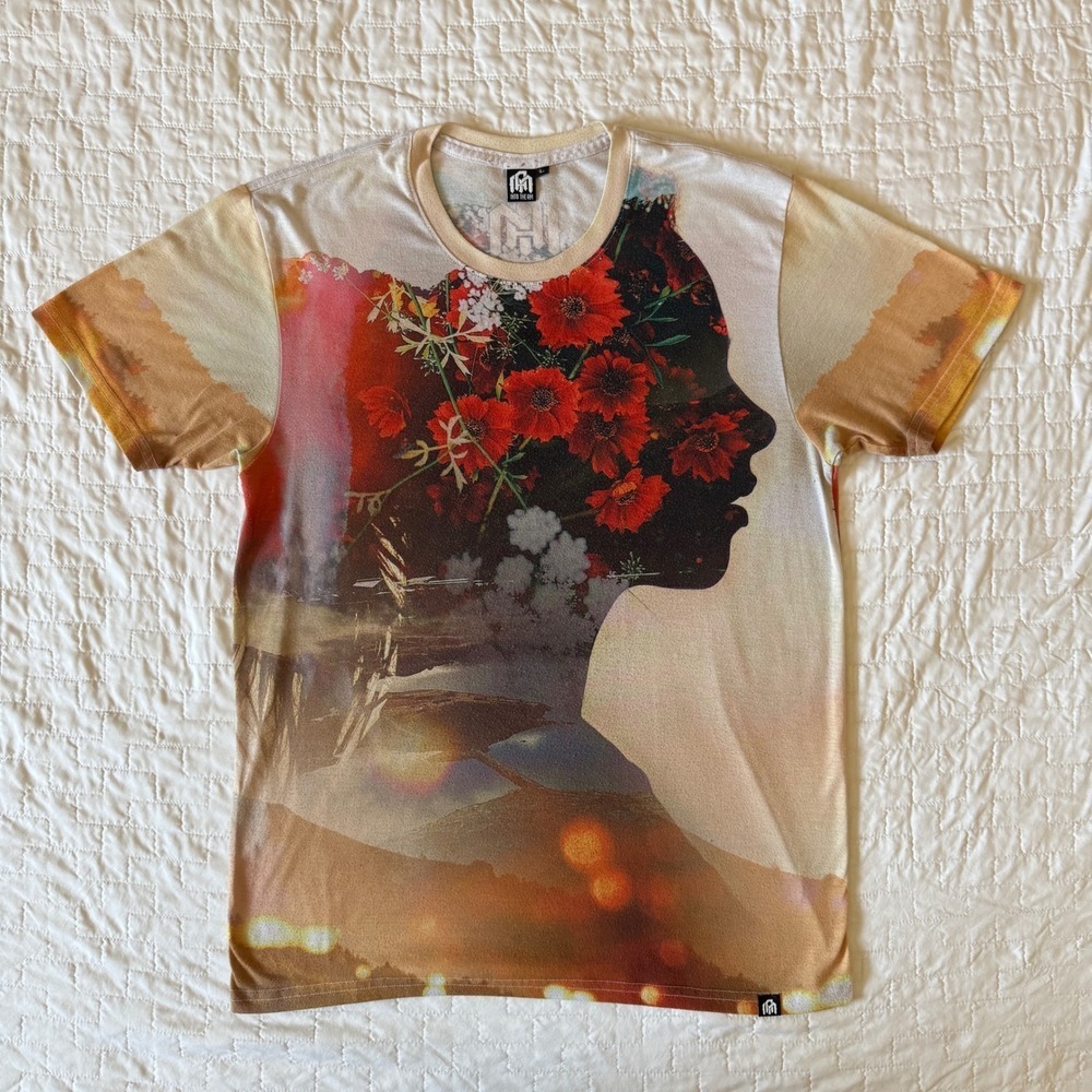 Into The AM Graphic Print T-Shirt Women Silhouette Floral‎ Red Size L
